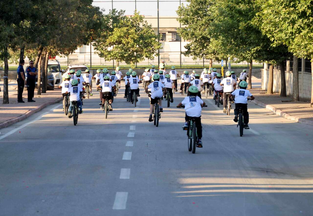Konya’da 500’e yakın çocuk şampiyonluk için pedal çevirdi 10